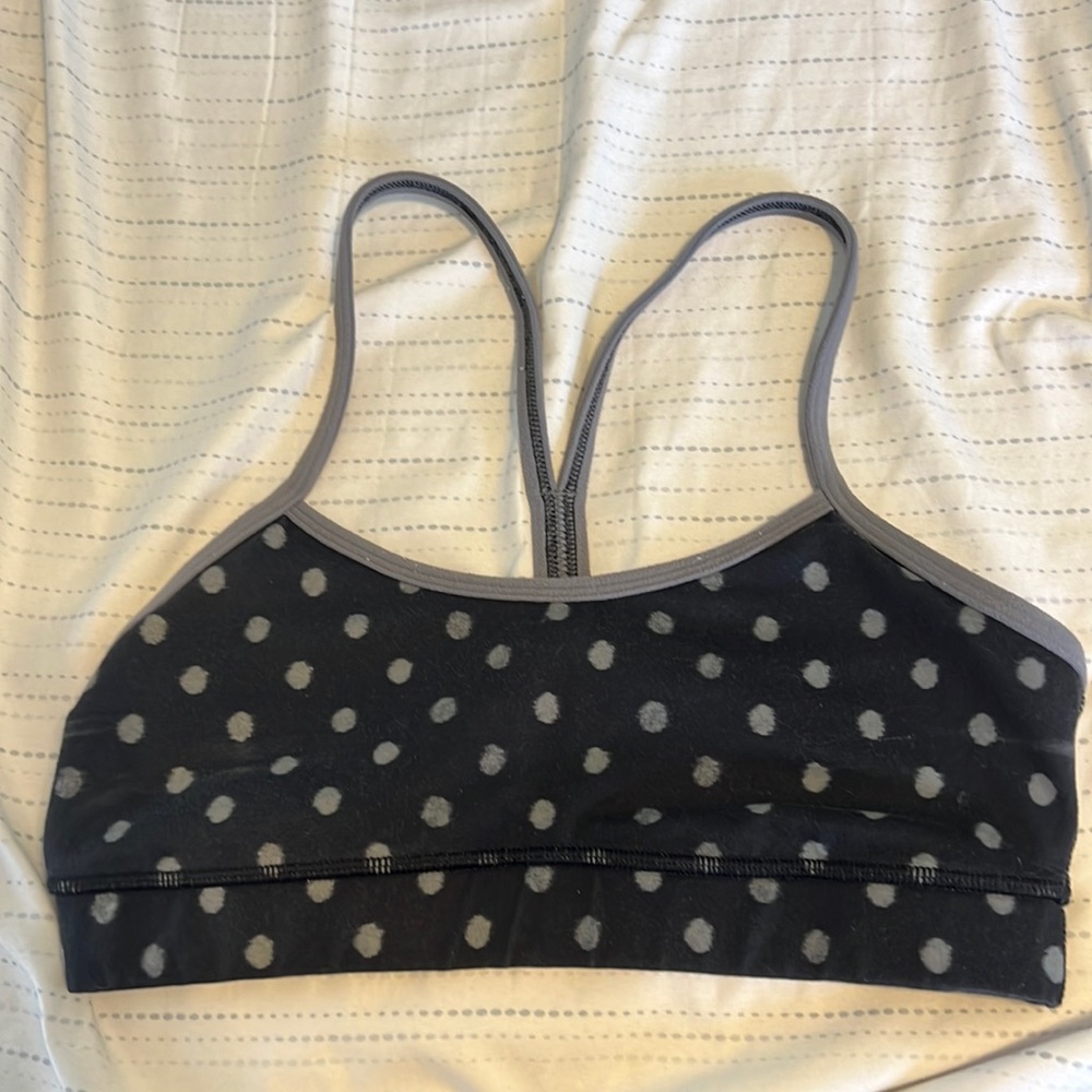 black lululemon sports bra